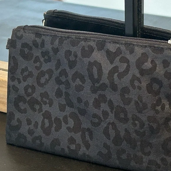 Baggallini Black Leopard Print Wallet - Picture 1 of 5